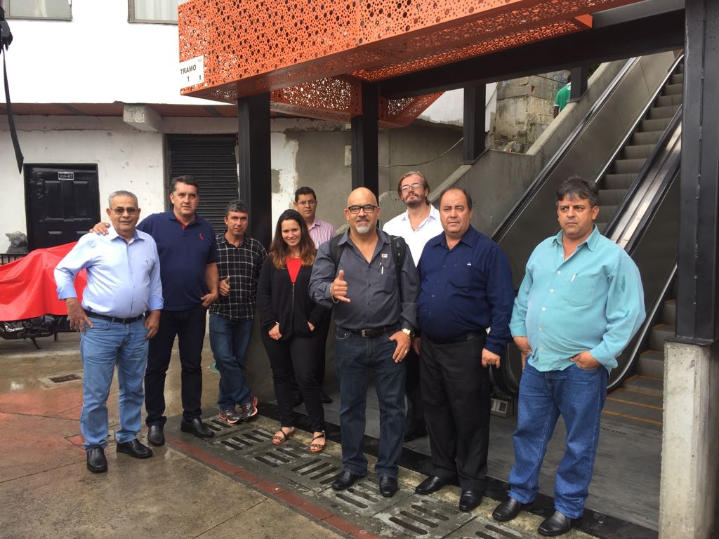 Transformación social de Medellín atre a funcionarios de Brasil