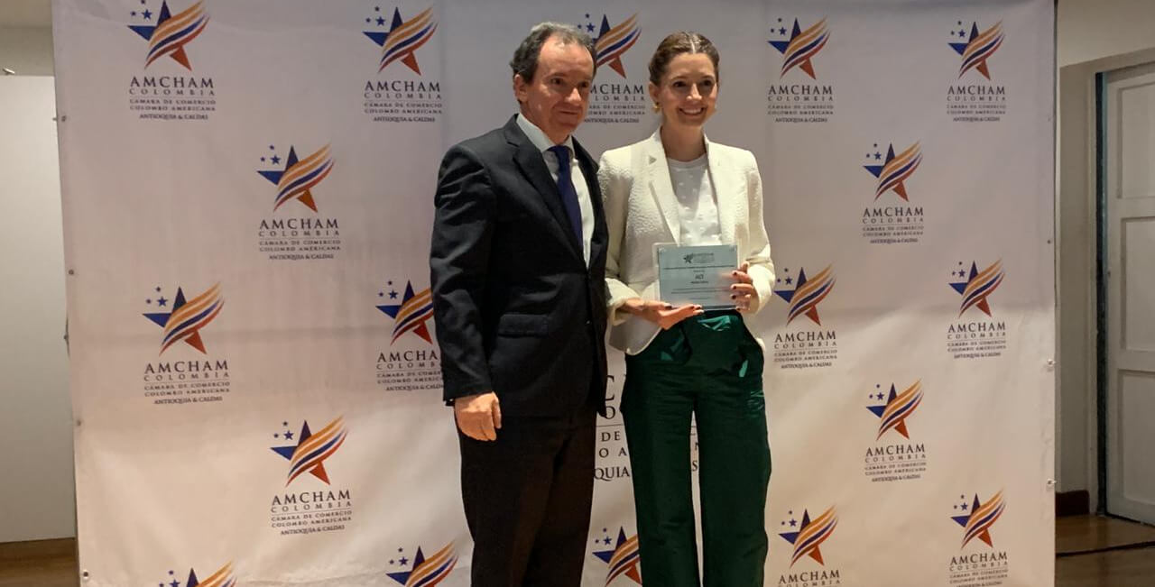 La ACI Medellín recibe reconocimiento al Mérito Cívico de la Cámara Colombo Americana
