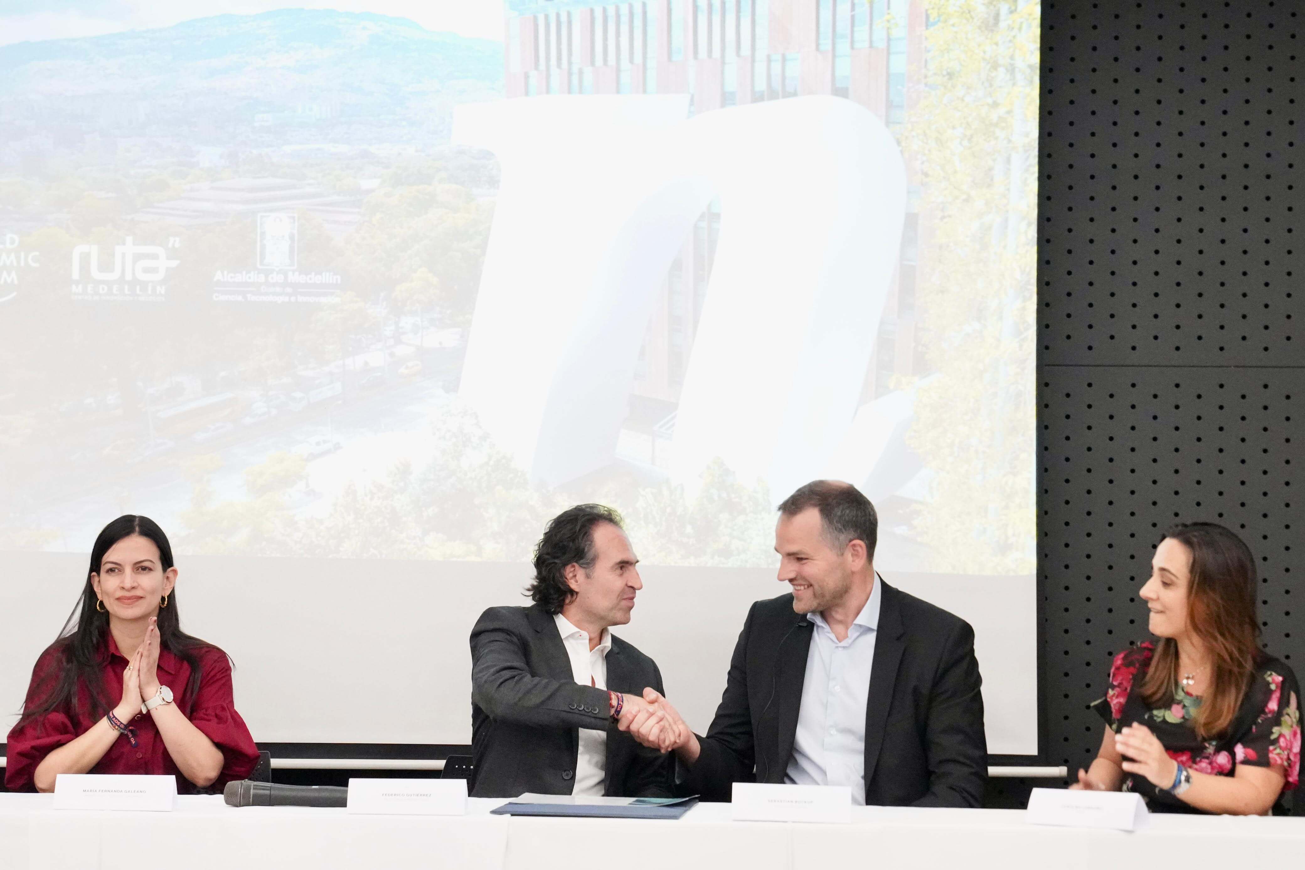 Centro para la Cuarta Revolución Industrial para Colombia vuelve a tener sede en Medellín